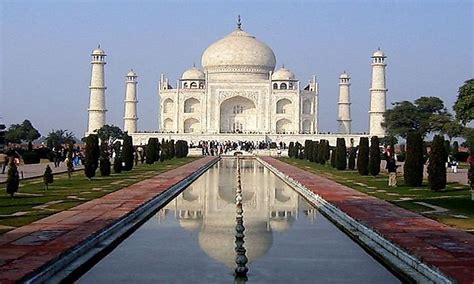 Menjelajahi Keindahan Taj Mahal di Benua Asia